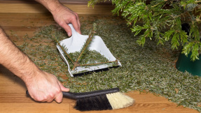 Haarspray-Trick: Weihnachtsbaum bleibt länger frisch!