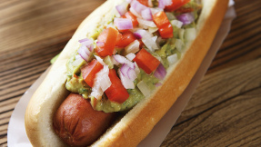 Saftige Avocado-Hotdogs vom Grill