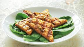 Tempeh-Steak mit Honig-Senf-Marinade