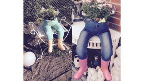 Blumen-Jeans als ungewöhnliches Pflanzgefäß