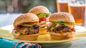Aroma-Knaller: Gesmokte Burger, Steaks und Lachs
