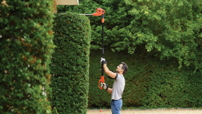 Extra lang: Stabheckenschere von Black + Decker