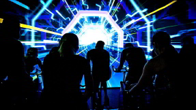 Immersive Fitness: Mit dem Fahrrad in den Weltraum