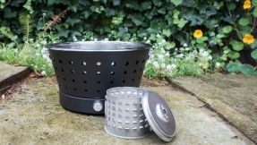 Rauchlos und sicher: Holzkohlegrill Springlane Hugo