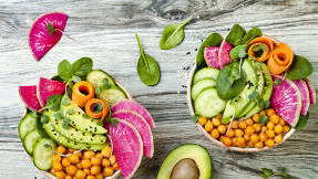 Superfood Buddha Bowl  bunt gemischt in einer Schale