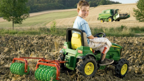 Traktor, Kinderschubkarre & Co.  Gartengeräte für Kids