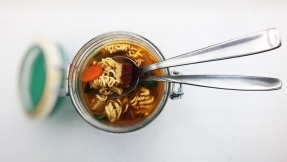 Rezept: Instant-Nudelsuppe selbstgemacht!