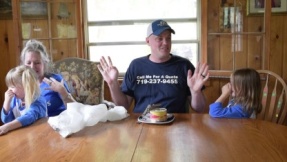 Video: Surströmming  der wohl ekeligste Fisch der Welt