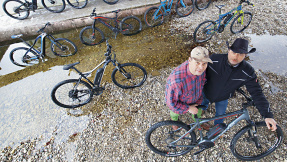 Spannung: Zwölf Elektro-Mountainbikes im Test