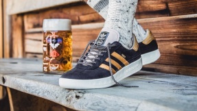 Dieser Oktoberfest-Sneaker ist nicht nur bierabweisend!