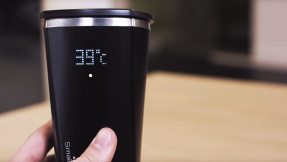 Dieser Thermosbecher heizt Ihrem Kaffee ein