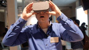 Google Daydream View: VR-Brille plus Controller für 69 Euro!
