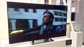 Panasonic EZW954: Schlanker OLED-Fernseher mit UHD und HDR