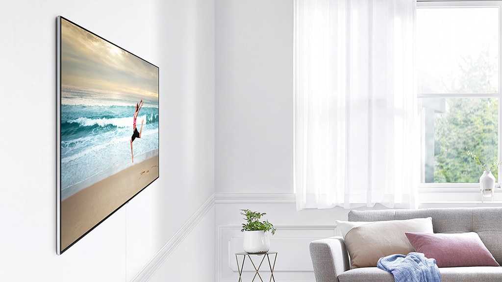 Samsung QLED Fernseher an der Wand
