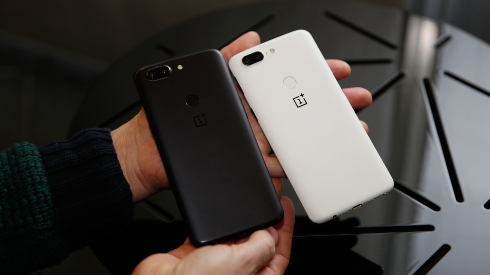 OnePlus 5T Sandstone White vs OnePlus 5T black