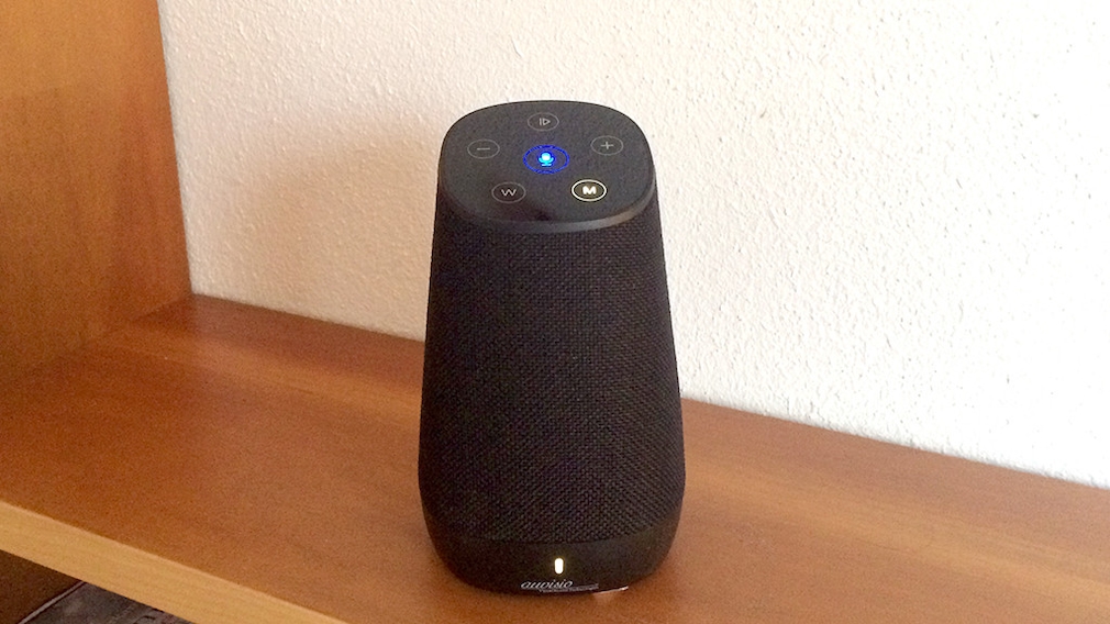 Der Auvisio QAS-300 spielt Musik per Bluetooth und WLAN, per Fingertipp ist zudem Alexa erreichbar.