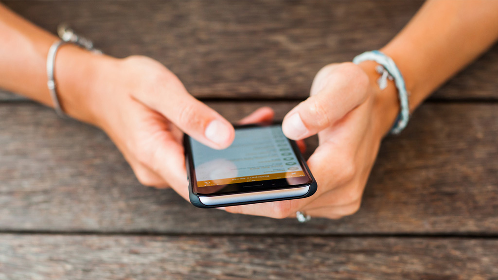 SMS 25 Jahre Texten auf dem Handy COMPUTER BILD