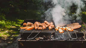 Schadstoffe beim Grillen gehen sogar durch die Haut