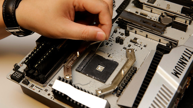 AMD-Prozessor einbauen: So geht es - Bilder, Screenshots - COMPUTER BILD
