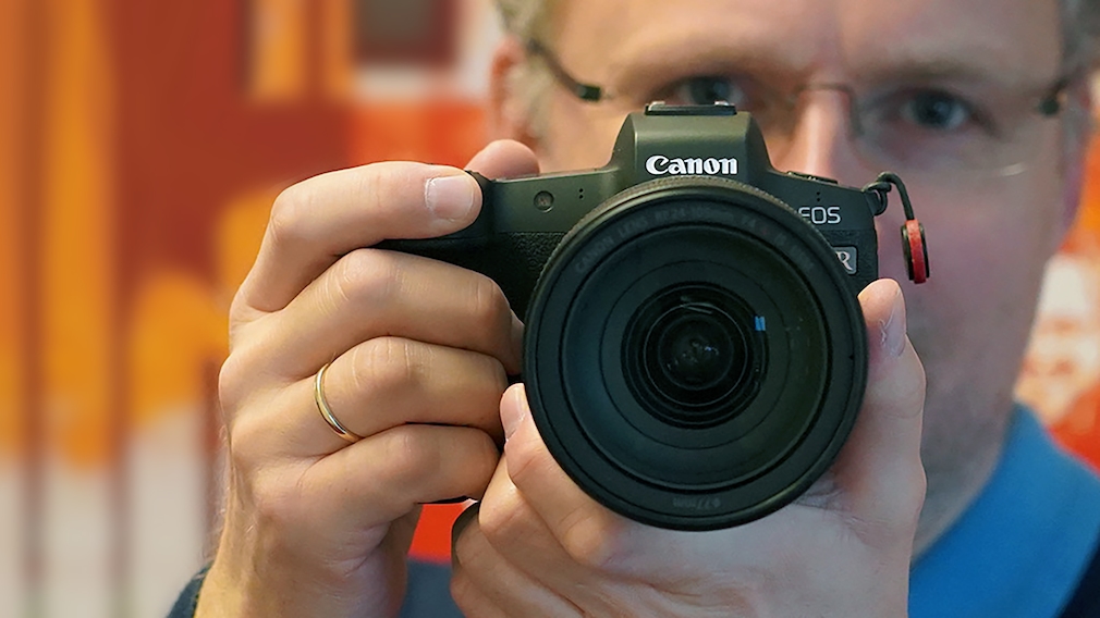 Canon EOS R im Test: Die Vollformat-Kamera ist inzwischen richtig günstig zu haben.
