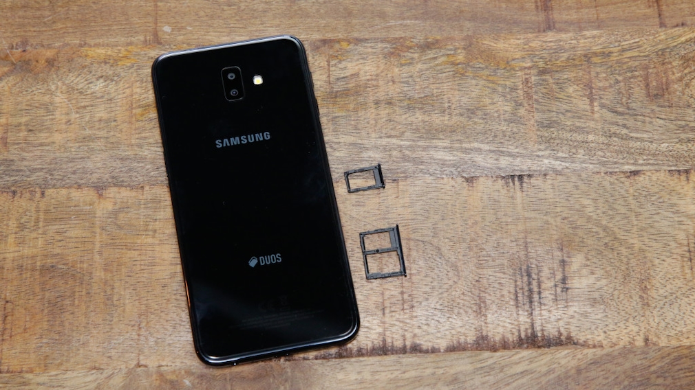 Samsung Galaxy J6 Plus: Preis, Release, Kauf Das Galaxy J6 Plus bietet Platz für zwei SIM-Karten und eine Speicherkarte. 