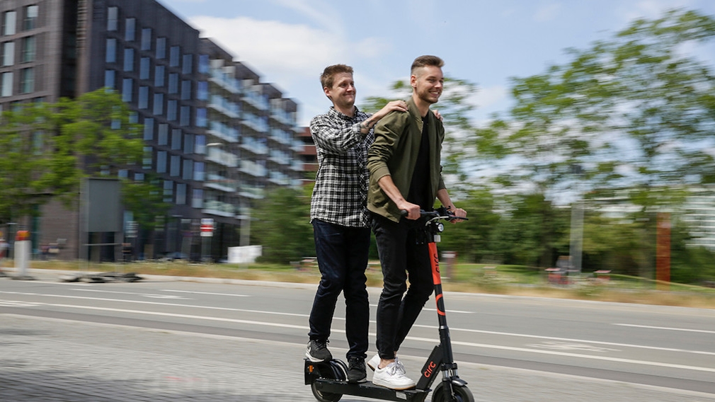 Darf Man Mit Einem 25 Roller Zu Zweit Fahren 2017 www.computerbild.de