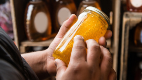 Fakten-Check: Honiggläser nie ungewaschen entsorgen?