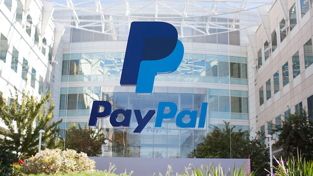 PayPal-Logo vor Zentrale in San Jose, Kalifornien (USA)