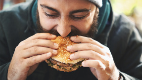 Trick: Wir haben Burger wohl immer „falsch” gegessen!