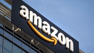 Amazon-Logo auf Gebäude