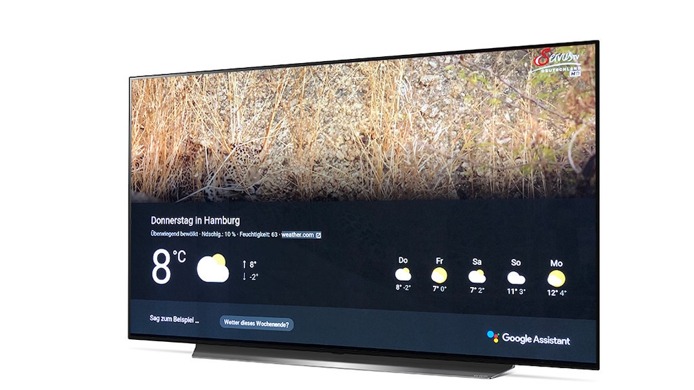 Neuer LG OLED C9 im Test: Das ist der beste Fernseher fürs Geld! Über das Mikrofon in der Fernbedienung lässt sich der LG OLED C9 auch per Sprache steuern. Progammwahl und ähnliche TV-Funktionen überdimmt die LG ThinQ Intelligenz, Alltagsfragen wie nach dem Wetter beantwortet Google. 