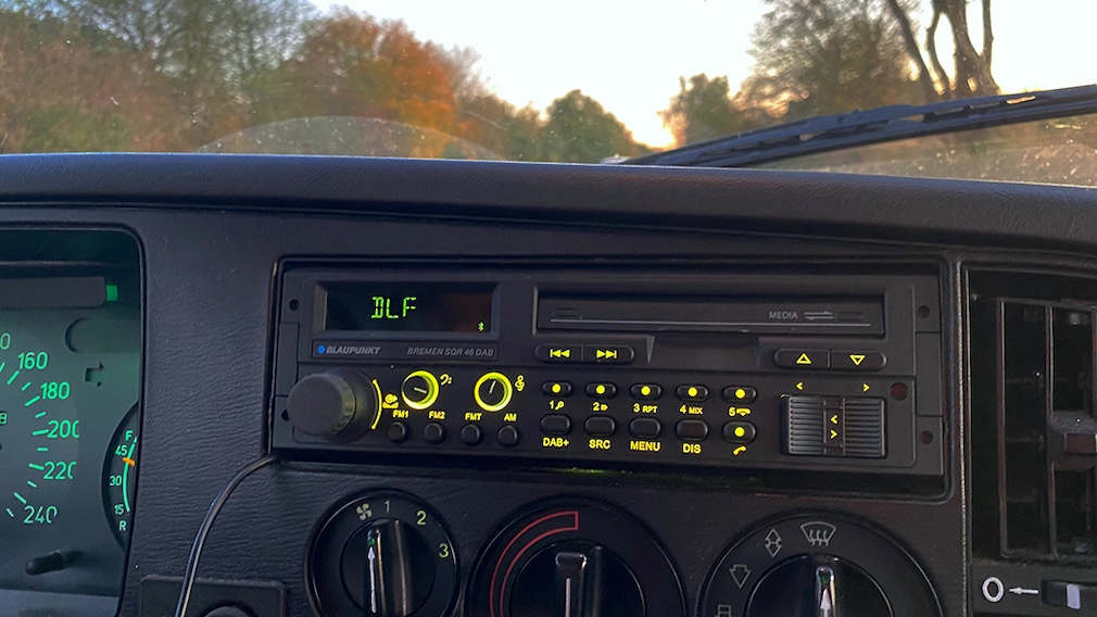 Blaupunkt Bremen SQR 46 DAB: Das Youngtimer-Digitalradio im Praxistest Am Blaupunkt Bremen SQR 46 DAB sind die Farbe vom Display und von der Tastenbeleuchtung feinstufig von rot über gelb bis grün und blau einstellbar, der Farbunterschied zwischen Display und Tasten ist tatsächlich kleiner als im Bild. 