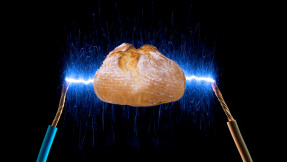 Hitzewallungen: Wissenschaftler backen Brot mit Stromstößen