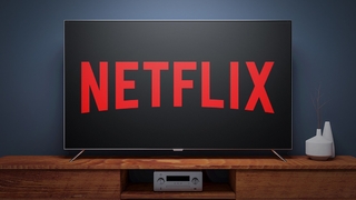 Netflix-Logo auf einem Fernsher