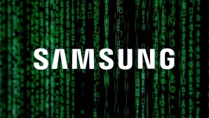 Samsung-Logo vor grünem Code © Computer Bild