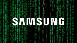 Samsung-Logo vor grünem Code