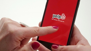 Yelp-Logo auf Handy