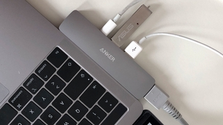 Anker PowerExpand Direct 7-in-2 USB-C Hub an einem MacBook Pro