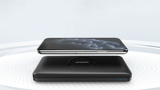 Anker PowerCore Wireless 10K lädt ein Smartphone drahtlos