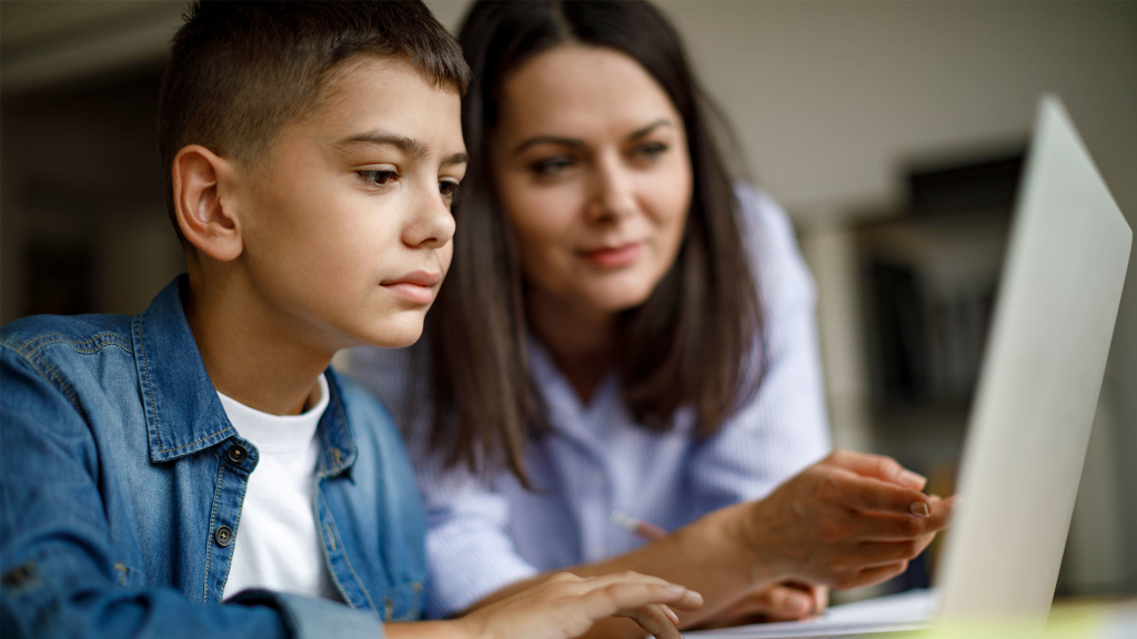 Günstiges Internet für Schüler, Laptops für Lehrer - COMPUTER BILD