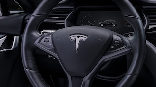 Lenkrad eines Tesla-Autos