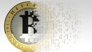 Bitcoin-Münze löst sich in Binärcode auf