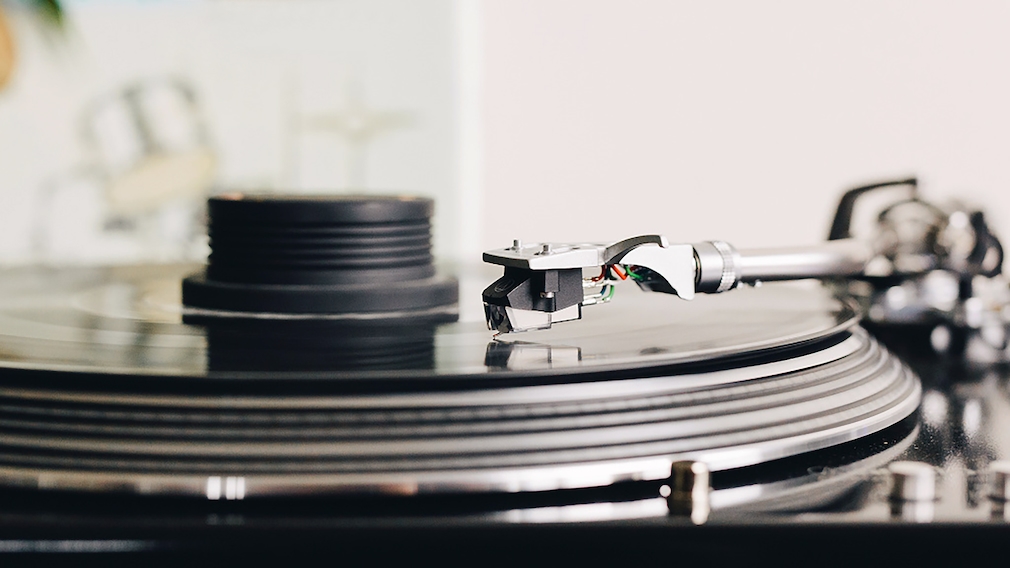 Plattenspieler einstellen und Pflegen: Mit etwas Liebe und neuer Nadel klingt Vinyl wieder perfekt