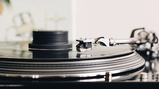 Plattenspieler einstellen und Pflegen: Mit etwas Liebe und neuer Nadel klingt Vinyl wieder perfekt