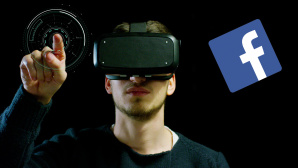 Mann mit Oculus-Rift-Brille, daneben Facebook-Logo © iStock.com/HQuality Video
