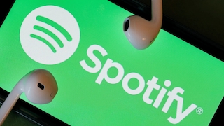 Spotify-Logo und In-Ear-Kopfhörer