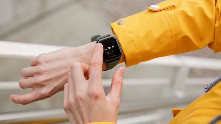 fossil smartwatch vibration einstellen Venu™‎ Benutzerhandbuch main image 1