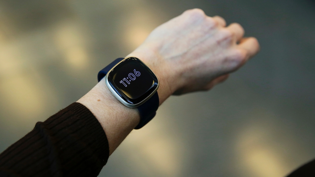 Fitbit Versa 3: Test, Armband, Preisvergleich - COMPUTER BILD