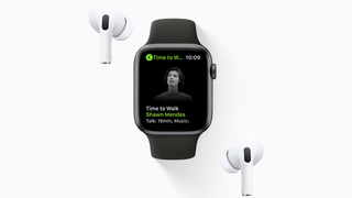 Apple Watch und AirPods Pro vor grauem Hintergrund