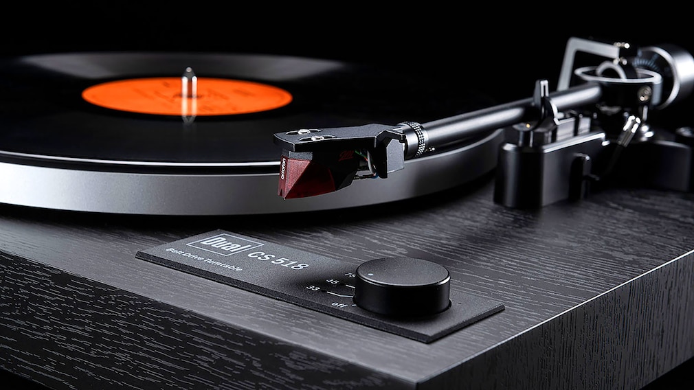 Dual equips the CS 518 and CS 418 with the fine Ortofon 2M Red pickup. 